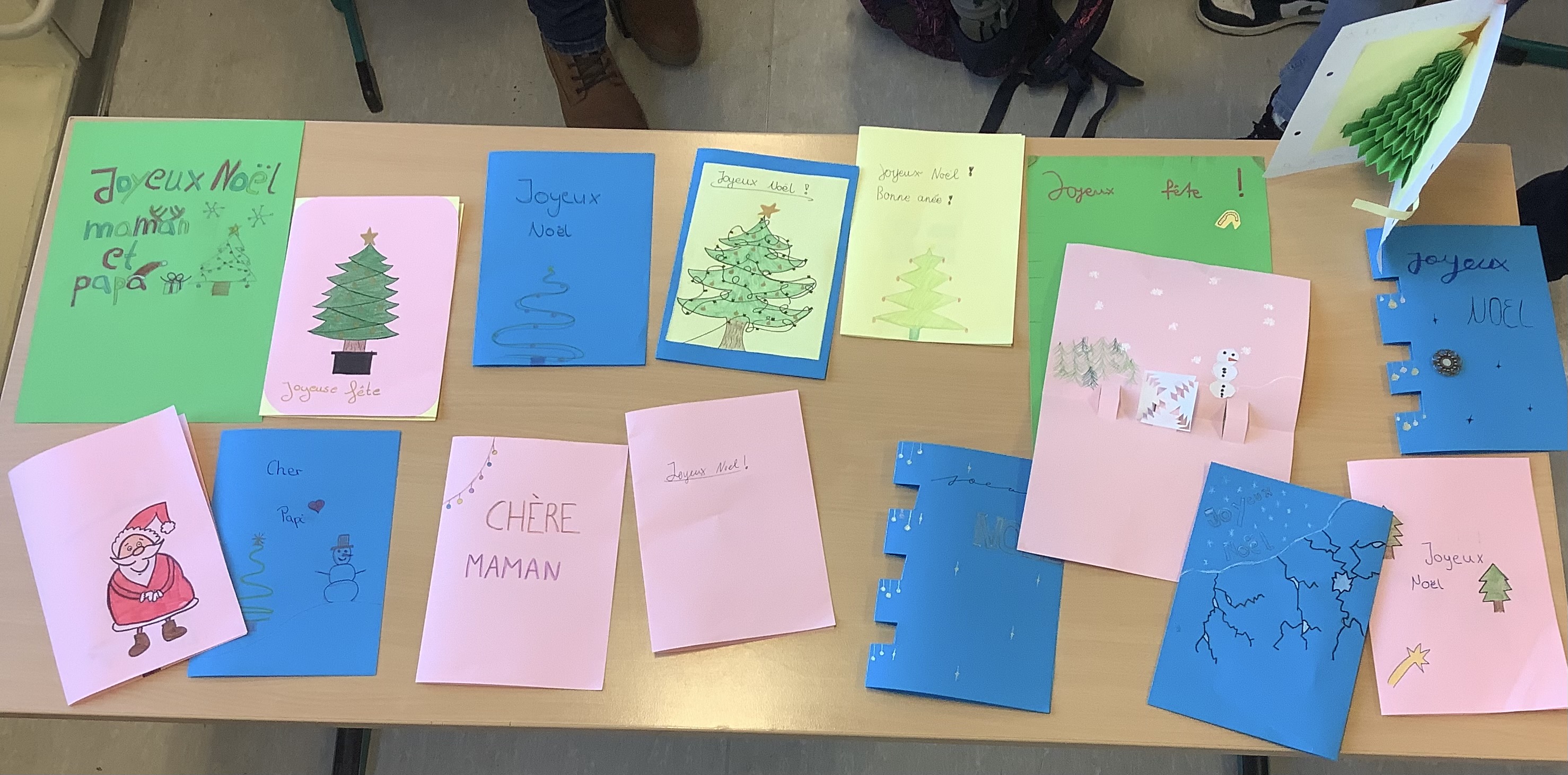 Französischkurs schreibt Weihnachtsgrüße